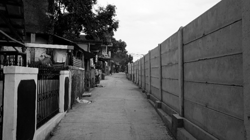 Wilayah Kampung Babakan Dka RW 15, Desa Cikuya, Kecamatan Cicalengka, Kabupaten Bandung, yang terhalang karena tembok pembatas. (Foto: Andrian Maldini Yudha)