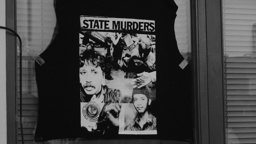 Produk pameran Black September di IFI Bandung, 14 September 2024. (Foto: Audrey Kayla F/BandungBergerak)