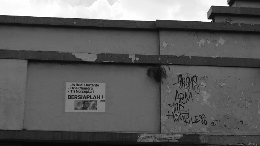 Poster perlawanan warga Dago Elos di pabrik kina Kimia Farma, Bandung, 11 Oktober 2024. (Foto: Prima Mulia/BandungBergerak)