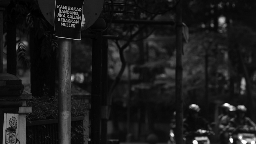 Poster perlawanan warga Dago Elos di Jalan Perintis Kemerdekaan, Bandung, 11 Oktober 2024. (Foto: Prima Mulia/BandungBergerak)