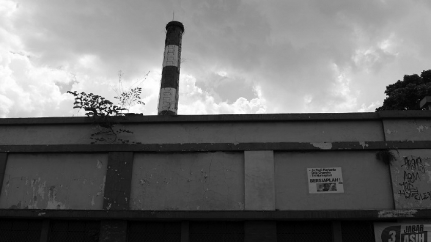 Poster perlawanan warga Dago Elos di pabrik kina Kimia Farma, Bandung, 11 Oktober 2024. (Foto: Prima Mulia/BandungBergerak)