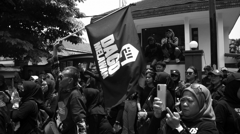 Ekspresi warga usai sidang vonis pidana pemalsuan dokumen tanah Dago Elos di Pengadilan Negeri Bandung, 14 Oktober 2024. (Foto: Prima Mulia/BandungBergerak)