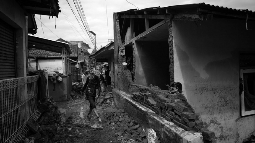 Rumah rusak berat akibat banjir bandang di Desa Banjaran Wetan, Kecamatan Banjaran, Kabupaten Bandung, 6 November 2024. (Foto: Prima Mulia/BandungBergerak)