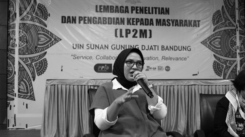 Dhea dari Dago Elos di diskusi Bertandang ke Kampus di UIN SGD Bandung, Sabtu, 9 November 2024. (Foto: Audrey Kayla/BandungBergerak)
