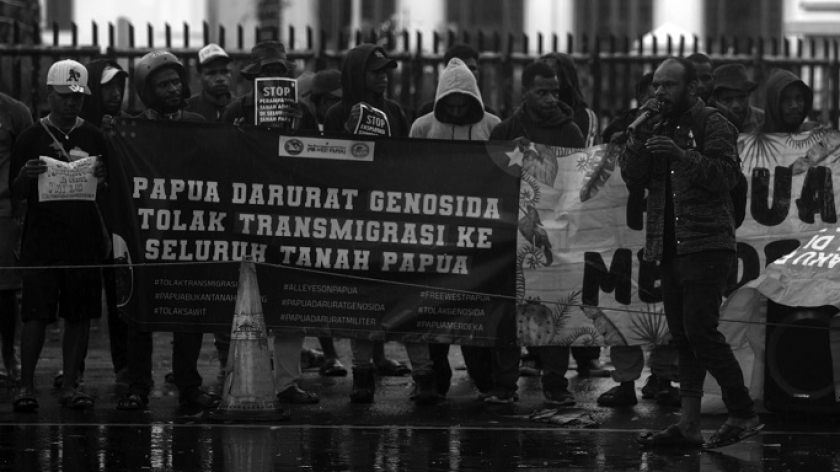 Ikatan Mahasiswa Setanah Papua (IMASEP) Bandung Jawa Barat (BJB) menggelar aksi unjuk rasa di depan Gedung Sate, Bandung, 12 November 2024. (Foto: Prima Mulia/BandungBergerak) 