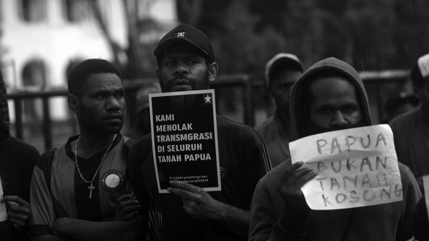 Ikatan Mahasiswa Setanah Papua (IMASEP) Bandung Jawa Barat (BJB) menggelar aksi unjuk rasa di depan Gedung Sate, Bandung, 12 November 2024. (Foto: Prima Mulia/BandungBergerak) 