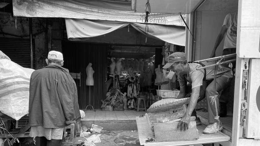 Situasi Pasar Ciparay, Kabupaten Bandung yang terkena dampak revitalisasi, Kamis, 28 November 2024. (Foto: Yopi Muharam/BandungBergerak)