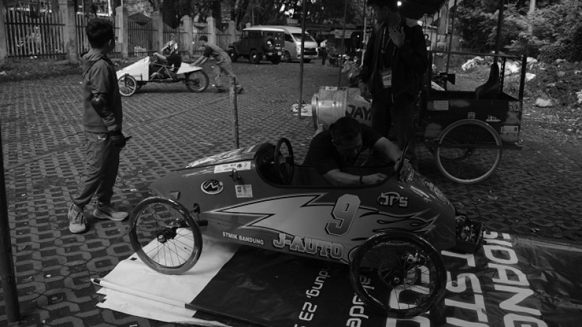 Lomba kereta peti sabun di Sasana Budaya Ganesha (Sabuga) ITB Bandung, Minggu, 15 desember 2024. (Foto : Prima Mulia/BandungBergerak) 
