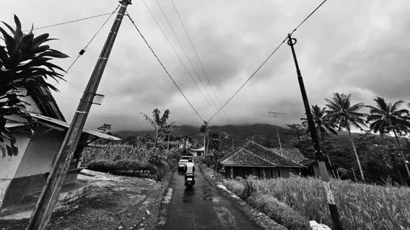 Suasana Desa Palasari Girang, Kecamatan Kalapanunggal, Kabupaten Sukabumi, Kamis (21 November 2024). (Foto: Virliya Putricantika/BandungBergerak.id)