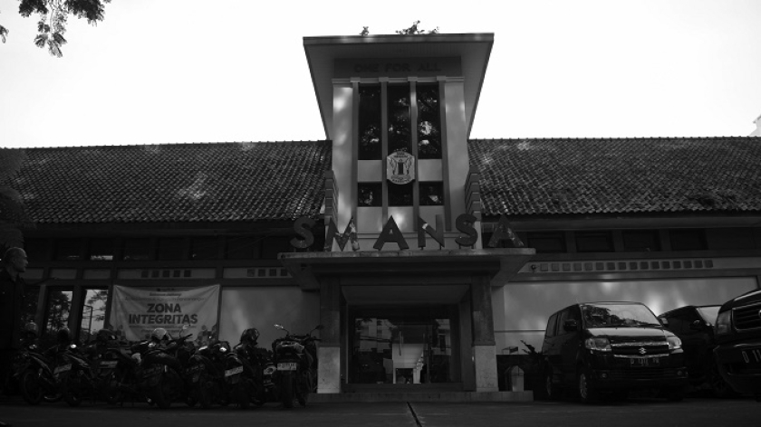 Lahan SMANSA Bandung digugat Perkumpulan Lyceum Kristen. Pihak sekolah menggelar doa bersama, 7 Maret 2025. (Foto: Prima Mulia/BandungBergerak)