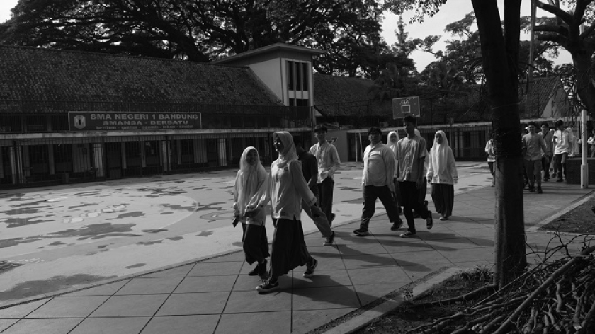 Lahan SMANSA Bandung digugat Perkumpulan Lyceum Kristen. Pihak sekolah menggelar doa bersama, 7 Maret 2025. (Foto: Prima Mulia/BandungBergerak)