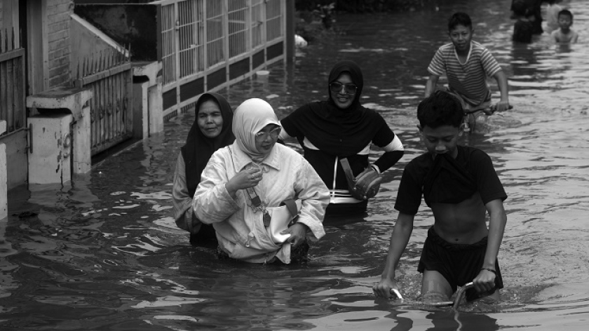 Warga Kabupaten Bandung terdampak banjir luapan Sungai Citarum, 8 Maret 2025. (Foto: Prima Mulia/BandungBergerak)