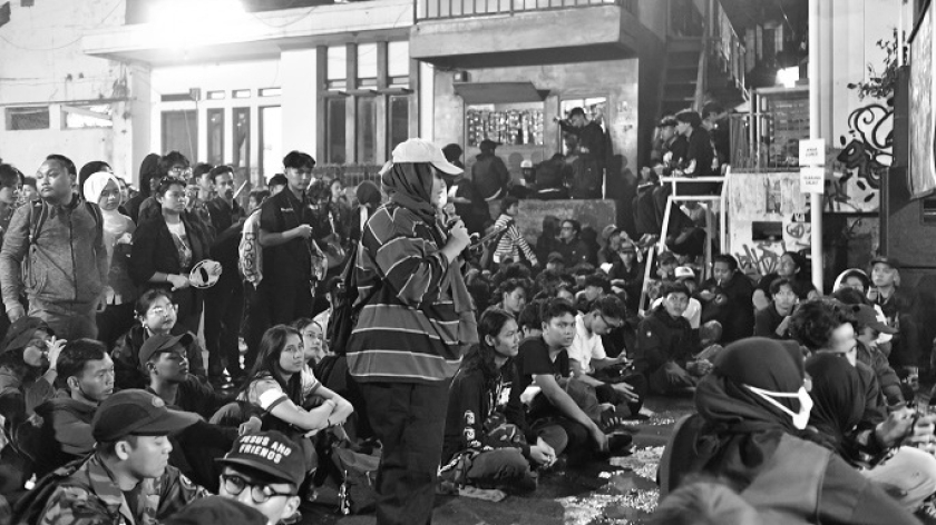 Audiens diskusi di Festival Bandung Menggugat, Dago Elos, Bandung, Sabtu, 12 April 2025. (Foto: Abdullah Dienullah/BandungBergerak) 