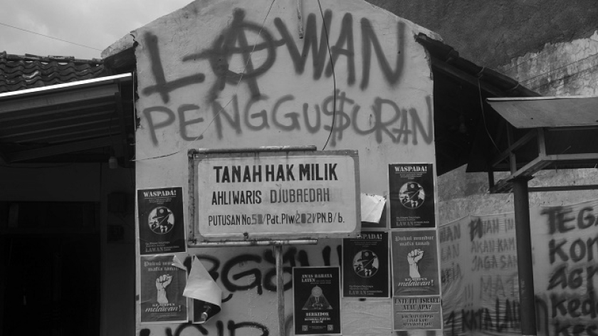 Mural menolak eksekusi lahan di Kampung Simpen, Desa Tenjolaya, Kecamatan Cicalengka, Kabupaten Bandung, 16 April 2025. (Foto: Prima Mulia/BandungBergerak) 