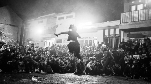 Tarian perlawanan. (Foto: Arif ‘Danun’ Hidayah/BandungBergerak) 