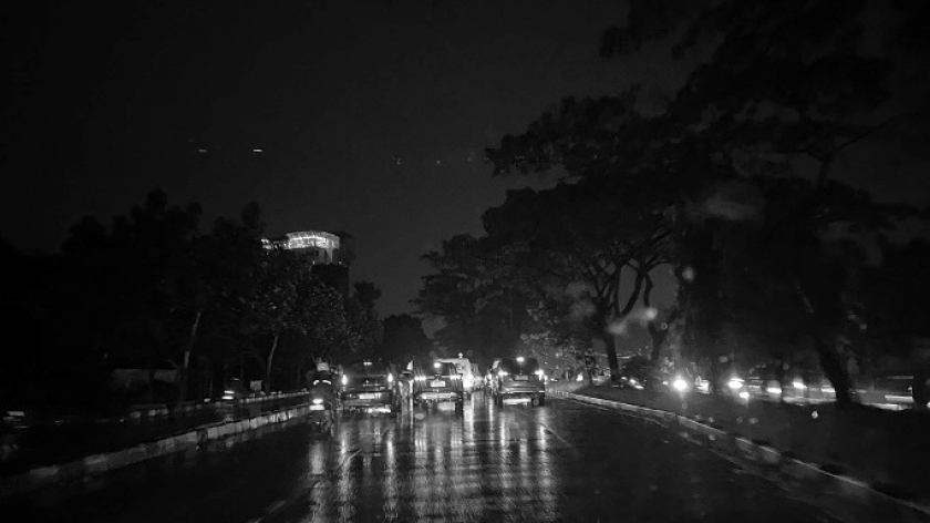 Situasi Jalan Sukarno Hatta, Bandung, pada malam hari, 16 Mei 2025. (Foto: Wilda Nabila Yoga/BandungBergerak)