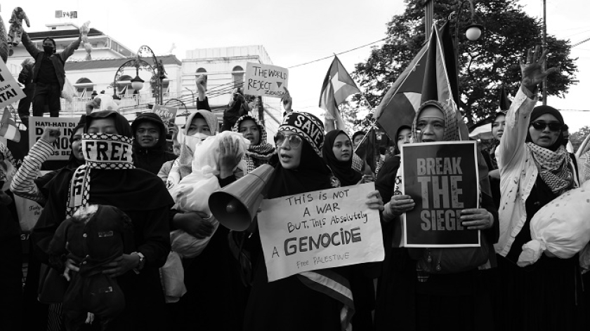 Aksi turun ke jalan bertajuk solidaritas untuk Palestina, di Bandung, Minggu, 15 Juni 2025. (Foto: Audrey Kayla/BandungBergerak)
