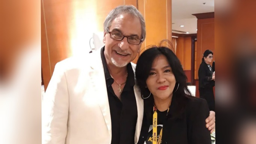Yanti Rangkuti bersama musisi jazz, Tonny Monaco. (Foto: Dokumentasi Kin Sanubary)