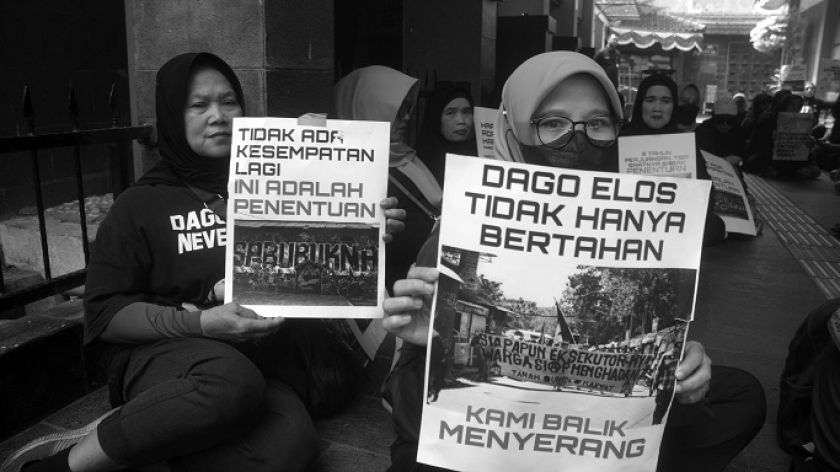 Warga Dago Elos mendatangi Kantor Agraria dan Pertanahan (ATR/BPN) Bandung berkaitan dengan konflik agraria 5 Agustus 2025. (Foto: Prima Mulia/BandungBergerak)