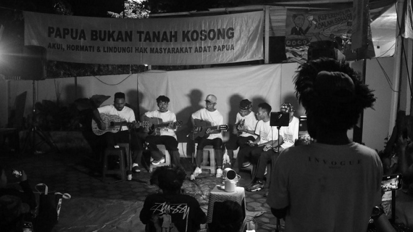 Penampilan Live Music Triton Bandung pada Pre-Event Sa Pu Alam Fest, Bandung, 2 Agustus 2025 | (Foto: Shakila Azzahra M/BandungBergerak)