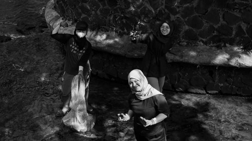 Peserta Kelas Liar #3 di Kampung Lio Genteng, Bandung, Sabtu, 23 Agustus 2025. Kelas Liar membahas tentang sampah. (Foto: Fitri Amanda/BandungBergerak)