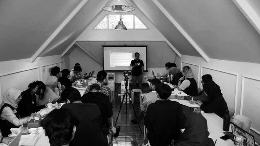 Kelas Liar 5 bertajuk Apa yang Salah dengan Kampus? di Howl Library & Creative Space, Bandung, Sabtu, 13 September 2025. (Foto: Fitri Amanda/BandungBergerak)