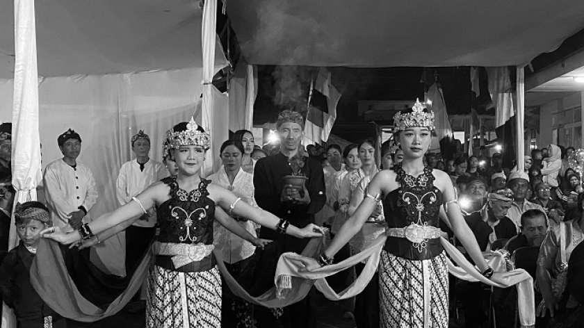 Penghayat Kepercayaan Budi Daya memperingati Pangeling-ngeling ke-98 Pamendak Mama Mei Kartawinata di Pasewakan Warugajati, Cicalung Lembang, Kabupaten Bandung, Selasa, 16 September 2025. (Foto: Yopi Muharam/BandungBergerak)