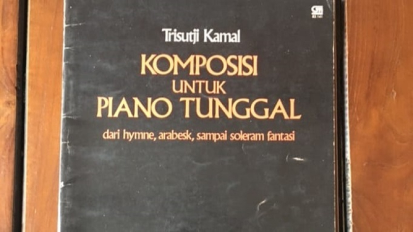 Sampul buku Komposisi untuk Piano Tunggal karya Trisutji Kamal. (Foto: Dokumentasi Anton Solihin)  