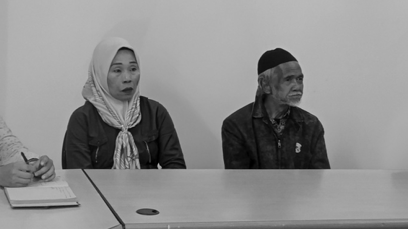 Konferensi pers laporan keluarga korban salah tangkap dalam aksi demonstrasi Agustus-Septemeber, di Ombudsman Jawa Barat, Rabu, 24 September 2025. (Foto: Insan Radhiyan Nurrahim/BandungBergerak)