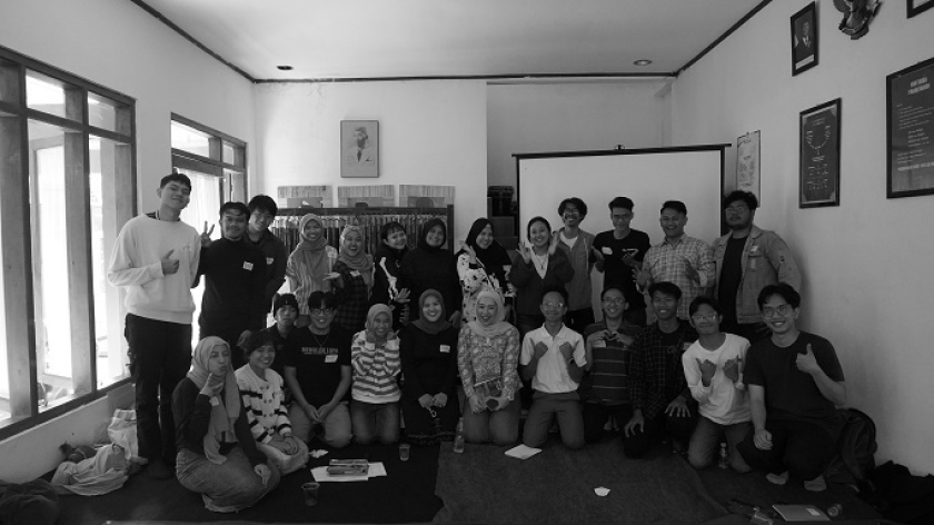 Peserta Kelas Liar 7 yang mengangkat tajuk tentang keberagaman dan toleransi di Pasewakan Saka Binangun, Lembang, Kabupaten Bandung Barat, 27 September 2025. (Foto: Audrey Kayla/BandungBergerak)