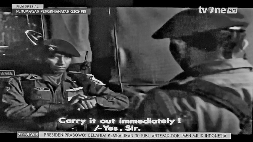 Film Penumpasan Pengkhianatan G 30S - PKI diputar televisi nasional, Sabtu, 27 September 2025. Film ini dinilai bagian dari propaganda di masa Orde Baru. (Foto: Virliya Putricantika/BandungBergerak)