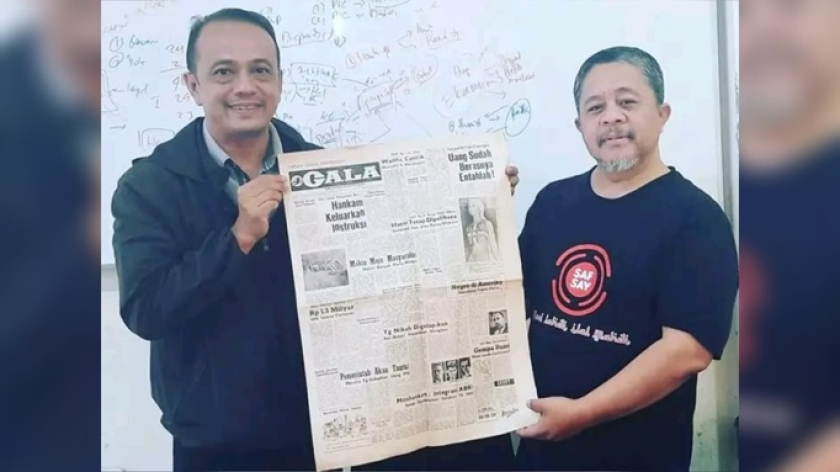 Penulis bersama Enton Supriyatna Sind mantan pemimpin redaksi Harian Umum GALA Bandung. (Foto: Dokumentasi Kin Sanubary)