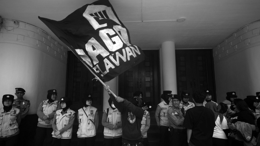 Aksi warga Dago Elos di kantor Wali Kota Bandung, 4 November 2025. Warga yang berhasil menang kasus perdata sengketa lahan di Dago Elos kini mengecam Pemerintah Kota Bandung yang mengklaim lahan Dago Elos. (Foto: Prima Mulia/BandungBergerak)