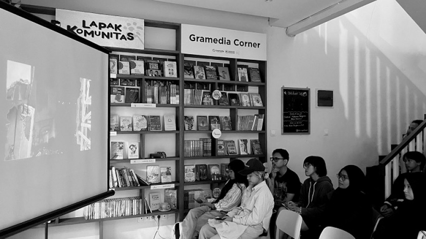Special Screening Palestinian Film di Perpustakaan Bunga di Tembok, Bandung, Sabtu 1 November 2025. (Foto: Adhwa Hanifa/BandungBergerak)