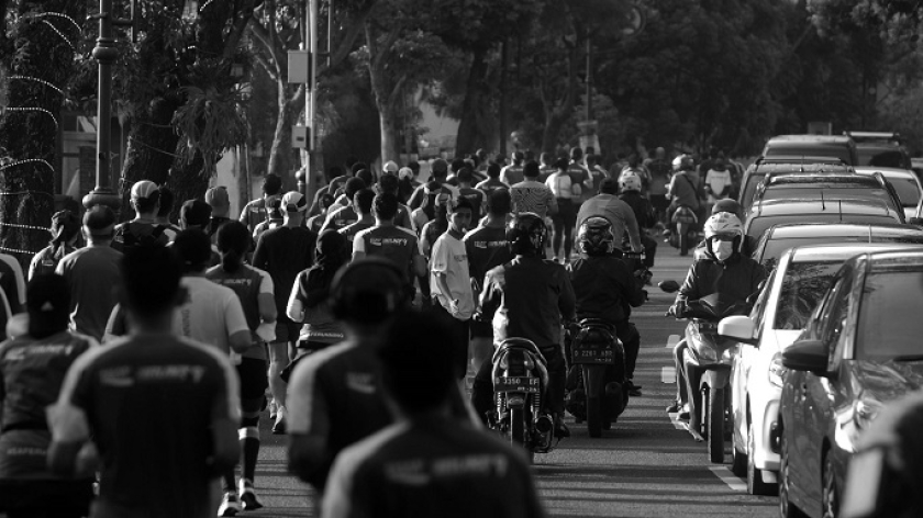 Salah satu event lari tahunan di Bandung, Jalan LLRE Martadinata dan Jalan Citarum, 24 Juli 2022. (Foto: Prima Mulia/BandungBergerak)
