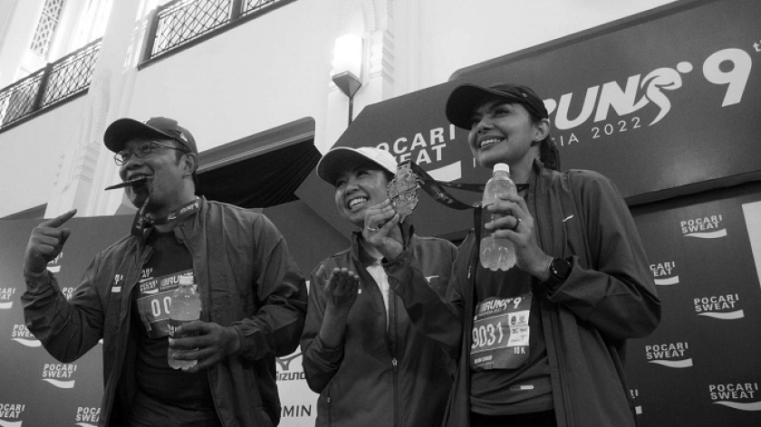 Gubernur Ridwan Kamil dan Najwa Shihab di event lari di Bandung, 24 Juli 2022. (Foto: Prima Mulia/BandungBergerak)