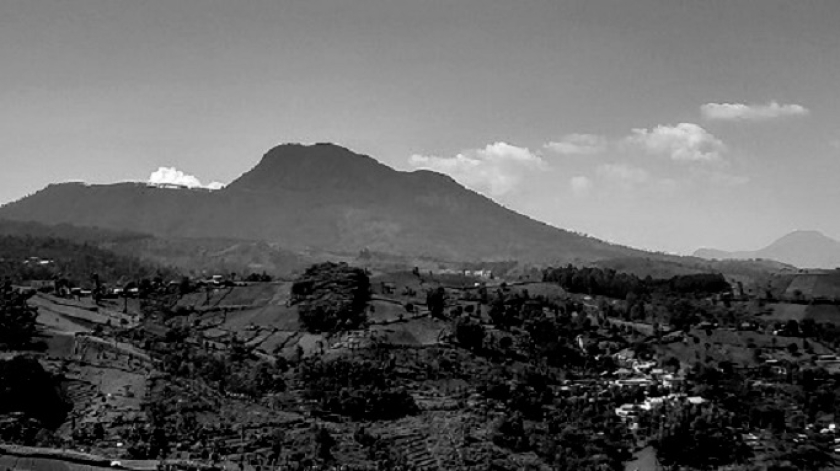 Gunung Manglayang, Kabupaten Bandung. (Foto: Gan Gan Jatnika)