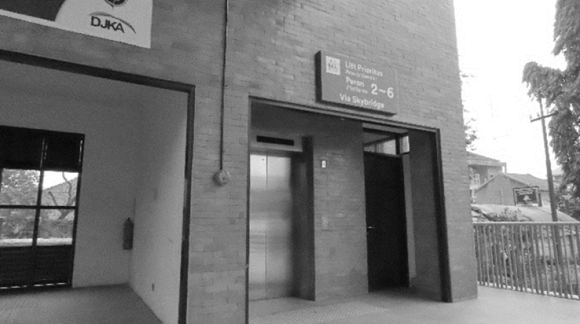 Elevator Skybridge Stasiun Kiaracondong. (Foto: Fauziansyah Hartadi)