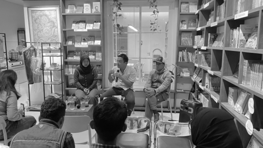 Diskusi Ruang Kata #5 Pesona Gunung-Gunung Jawa di Perpustakaan Bunga, Bandung, 20 Februari 2026. (Foto: Riani Alya/BandungBergerak)