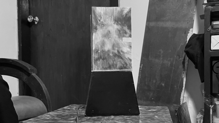 Produk daur ulang berupa lampu Replast Lab, Bandung, 10 Februari 2026. (Foto: Alysha Ramaniya Wardhana/BandungBergerak)