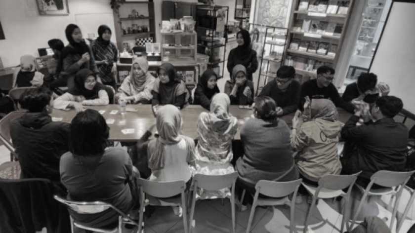 Peluncuran Public Service Announcement (PSA) atau iklan layanan masyarakat bertema Pengelolaan Sampah Sejak dari Rumah di Perpustakaan Bunga di Tembok, Bandung, Jumat, 27 Februari 2026. (Foto: Deni Yudiawan/BandungBergerak)