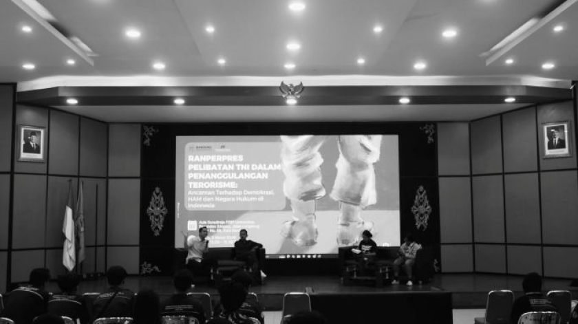Diskusi bertajuk Ranperpres TNI dalam Penanggulangan Terorisme di Aula Suradireja FISIP Universitas Pasundan, Bandung, Kamis, 5 Maret 2026. (Foto: Fitri Amanda/BandungBergerak)