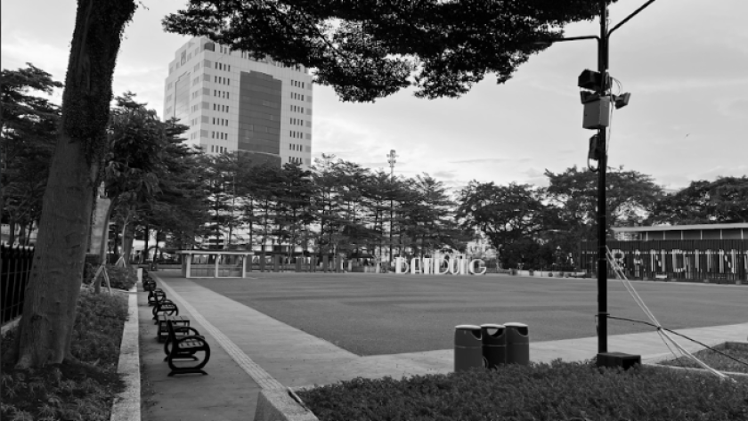 Kawasan Alun-Alun Bandung setelah revitalisasi, 26 Februari 2026. (Foto: Alysha Ramaniya Wardhana/BandungBergerak)