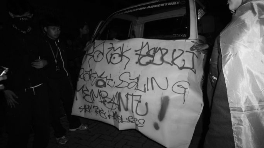 Aksi Solidaristreet yang diadakan Pasar Gratis, Bandung, 8 Maret 2026. (Foto: Maisan Rachman/BandungBergerak)