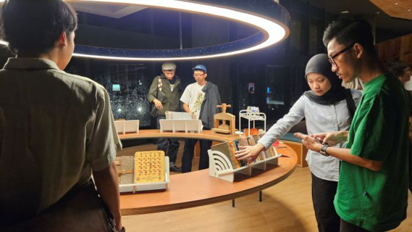 Pameran buku artistik karya Tarlen Handayani menjelang Yogyakarta Art Book Fair 2026 di CollabHub Gelanggang Inovasi dan Kreativitas (GIK) Universitas Gadjah Mada, Yogyakarta, Sabtu 11 April 2026.  (Foto: Virliya Putricantika/BandungBergerak)