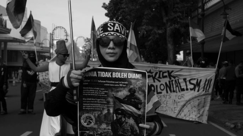 Peringatan KAA ke-71 di Bandung diwarnai aksi solidaritas untuk Palestina, Lebanon, dan Iran, Sabtu, 18 April 2026. (Foto: Prima Mulia/BandungBergerak)