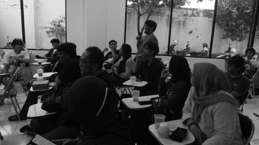 Diskusi bertajuk Merebut Kota Kerja Lintas Sektor untuk Merespons Isu-isu Lokal di Aula Perpustakaan Ajip Rosidi, Bandung, Minggu, 19 April 2026. (Foto: Insan Radhyan/BandungBergerak)