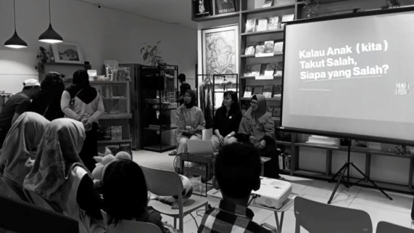 Diskusi buku Hutan Musik karya Carolina S. Yana yang digelar Perpustakaan Bunga di Tembok pada Sabtu, 25 April 2026. (Foto: Yoan Aditya/BandungBergerak)