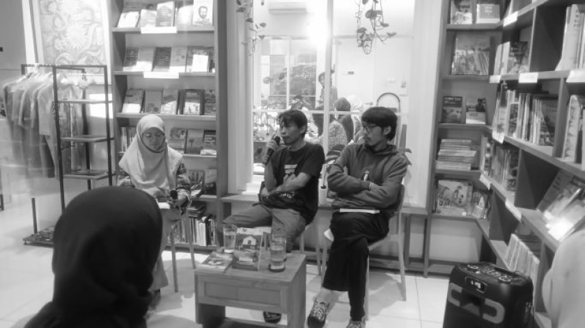 Diskusi buku Boemeltrein Sejarah Jalur dan Stasiun Kereta Api Padalarang&ndash;Cicalengka di Perpustakaan Bunga di Tembok, Sabtu, 9 Mei 2026. (Foto: Yoan Aditya/BandungBergerak)