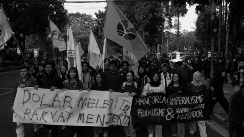 Aksi mahasiswa Bandung di DPRD Jabar, Kamis, 11 Juni 2026. (Foto: Fitri Amanda/BandungBergerak)